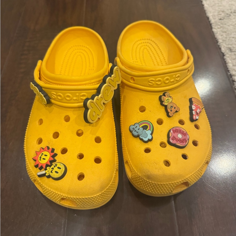 Dre house limited edition Justin Bieber crocs with all jibbitz included